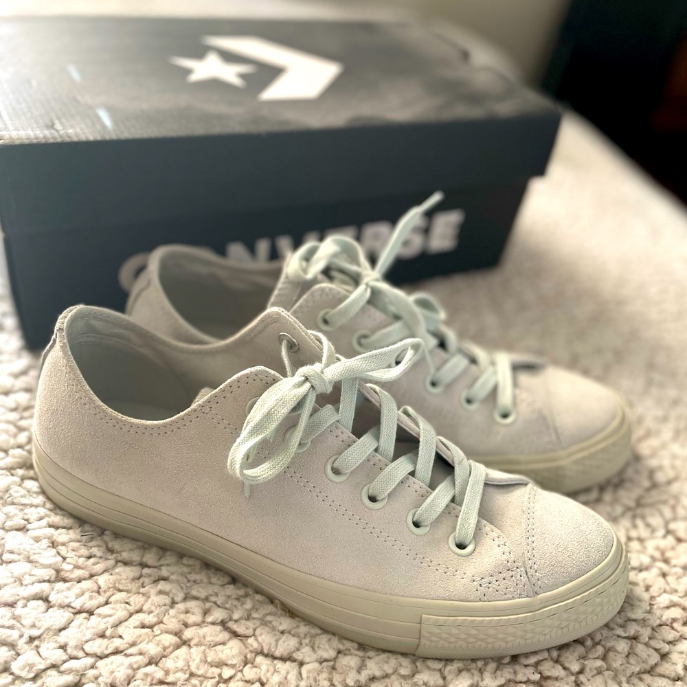 Converse Suede “Light Silver”